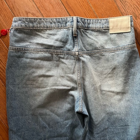 True Religion Crop Cuffed Brooklyn Jeans - Picture 3 of 6